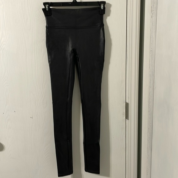 SPANX Pants - Spanx by Sara Blakey Black Faux Leather Skinny Ankle Pants Size XS
